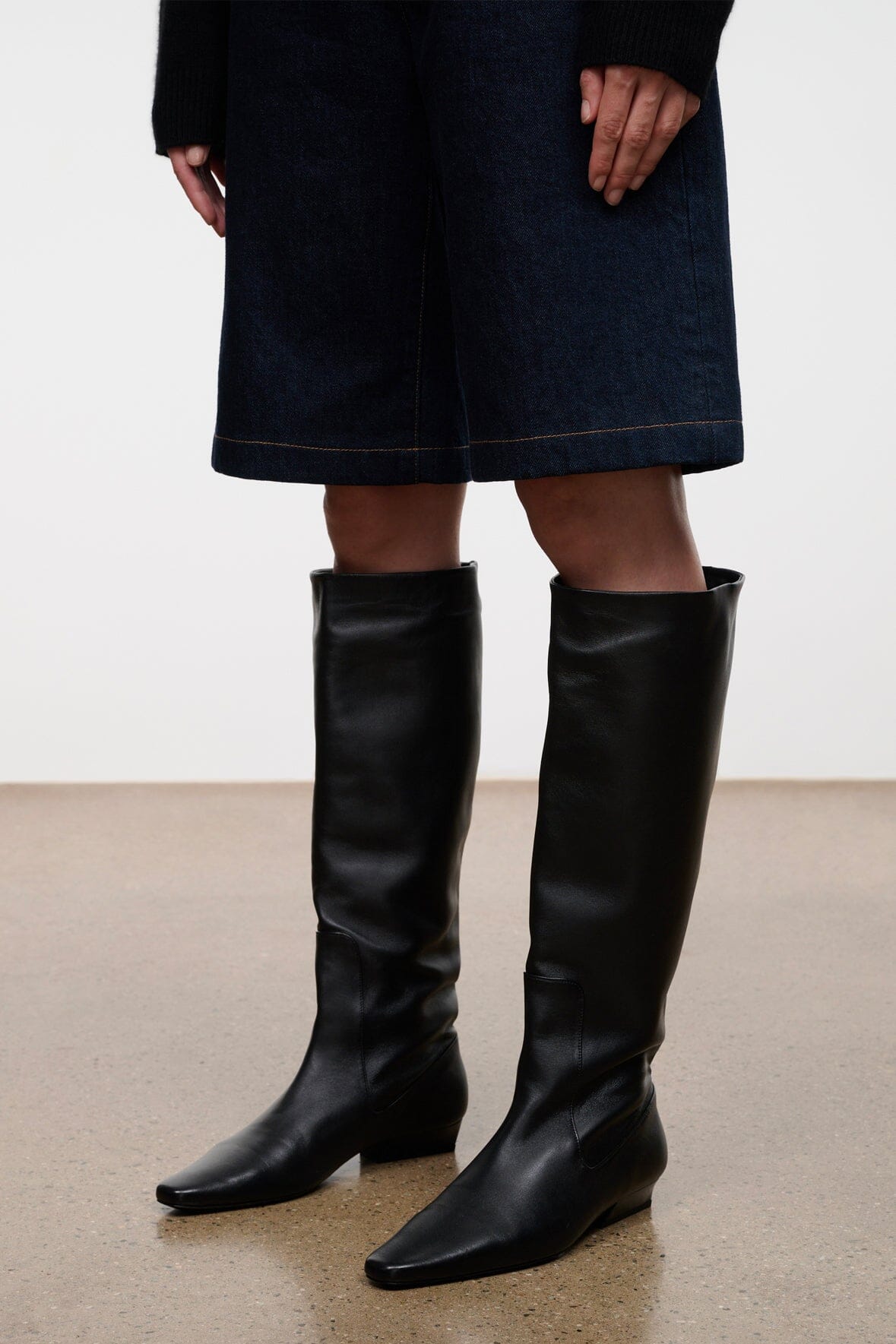 Wally Flat Boot | Black
