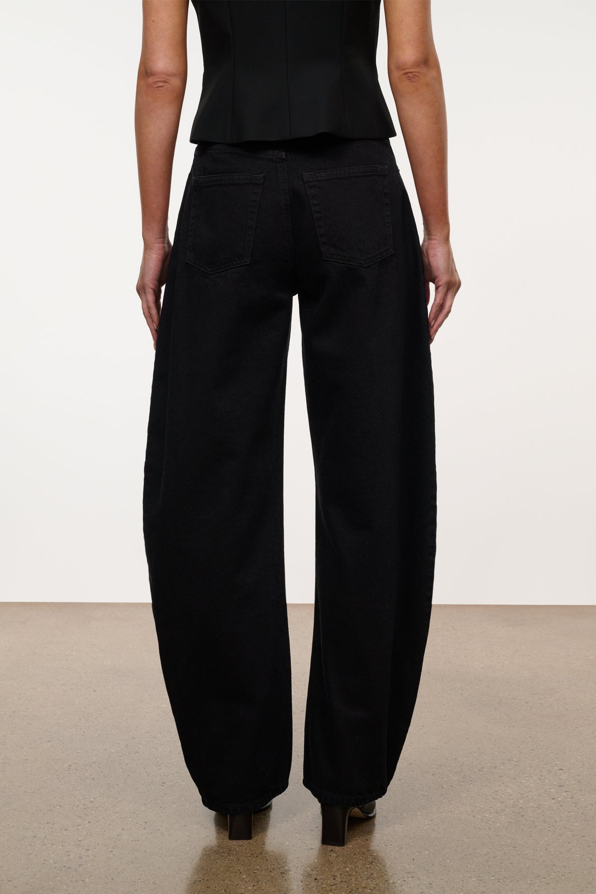 Jackson Barrel Jean | Jet Black